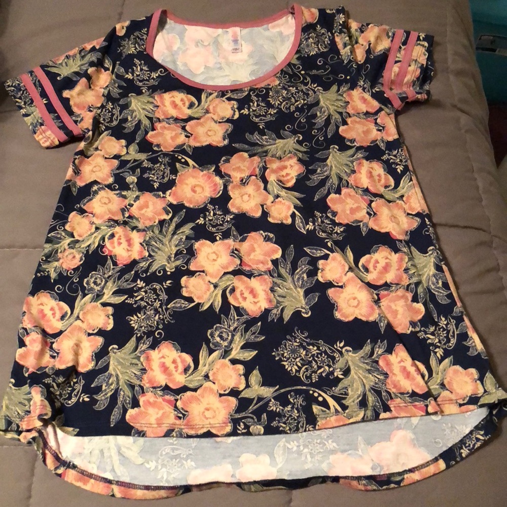 Lularoe Classic tee short sleeve shirt